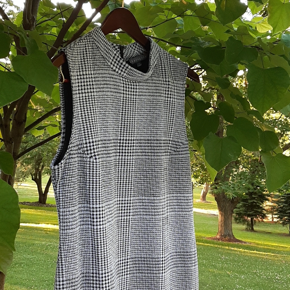 Sleeveless dress or jumper